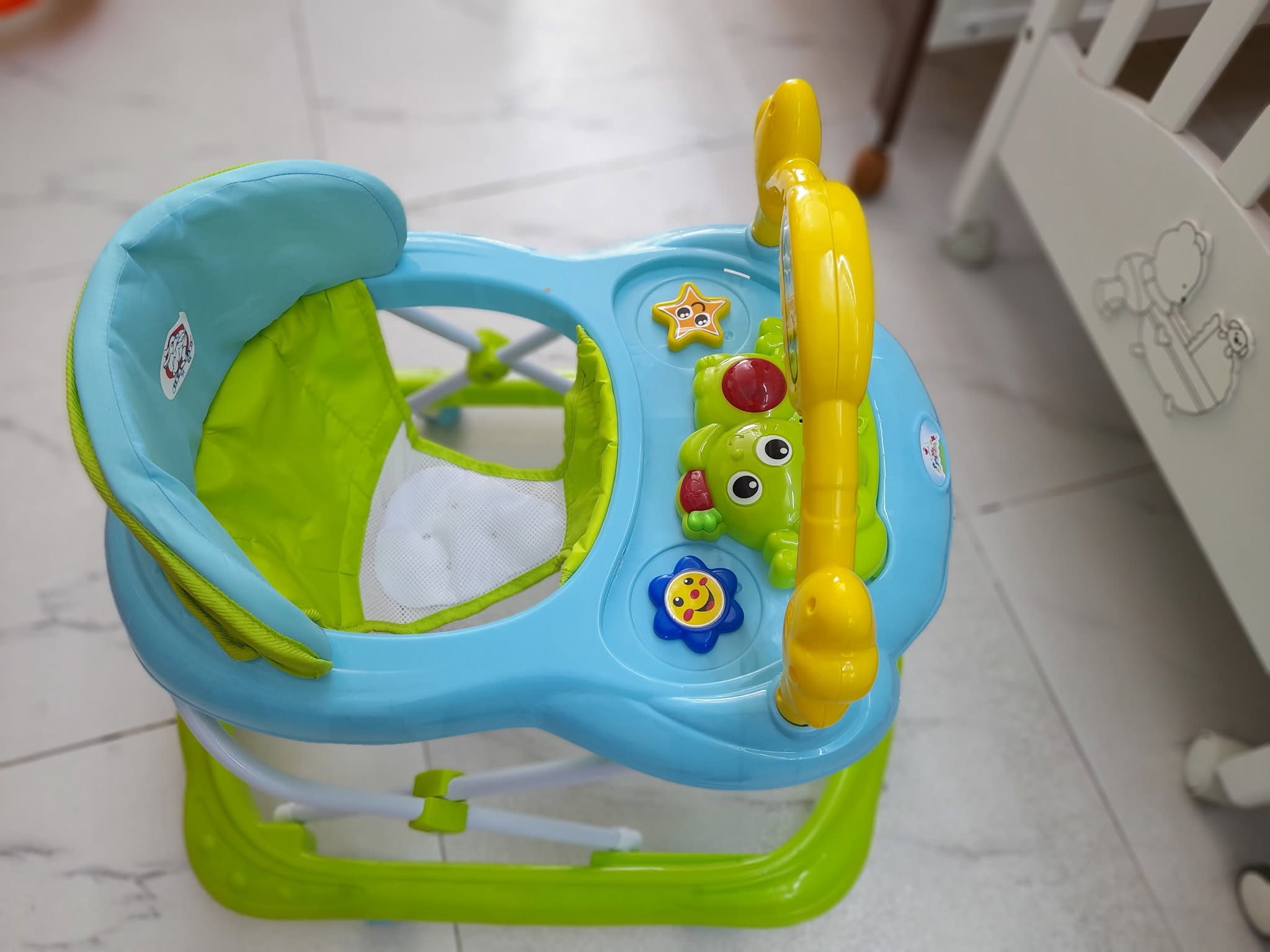 Marche bébé/trotteur pour bébé, lumière, vibrateur avec musique, roues pour enfants - bleu/vert (Copie)