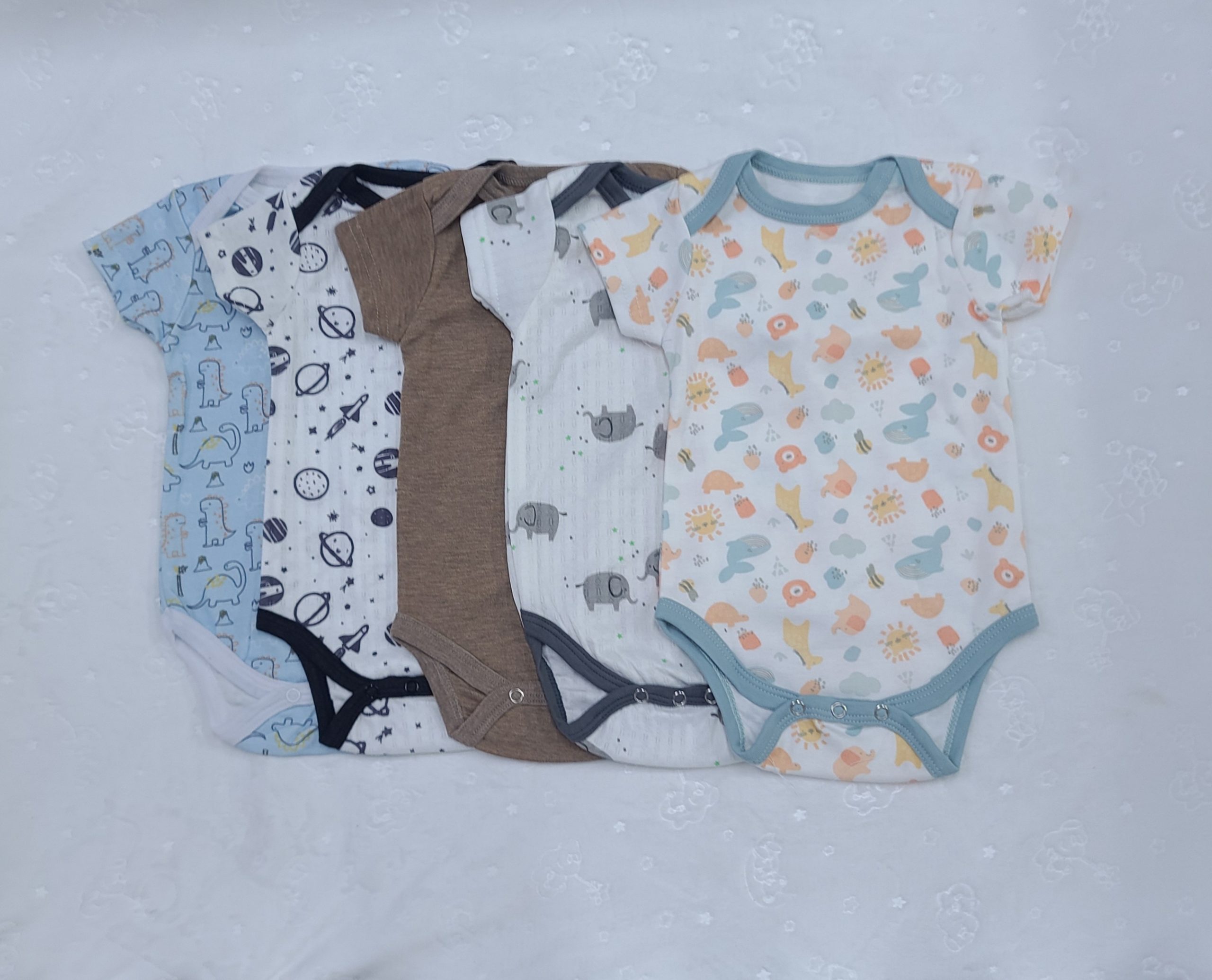 Ensemble de 5 bodies pour bébé garçon (0-6 mois) | Grenouillères en coton doux (Copie)