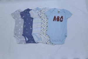 Ensemble de 5 bodies pour bébé garçon (0-6 mois) | Grenouillères en coton doux (Copie)